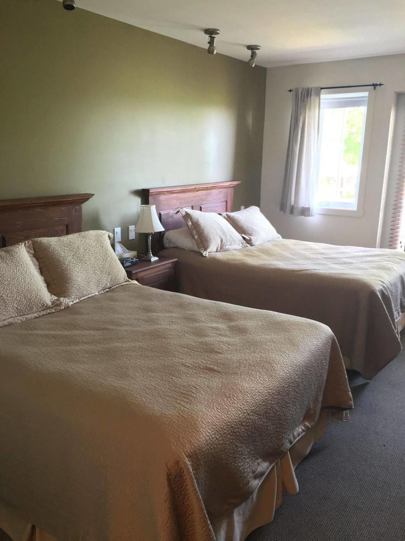 Auberge La Courtepointe Петіт-Рів'єр-Сен-Франсуа Екстер'єр фото